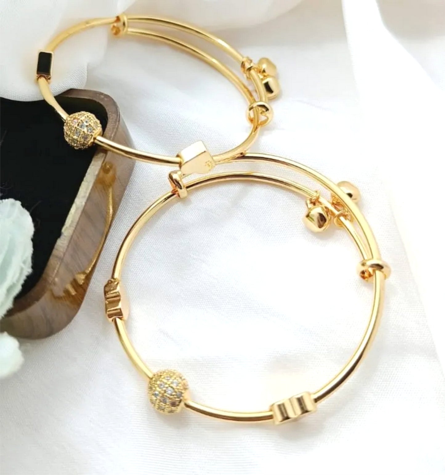 Elegance that adjusts to you – GOLD PLATED beauty for every moment